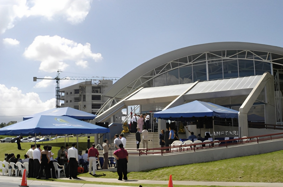 Público en el Planetario